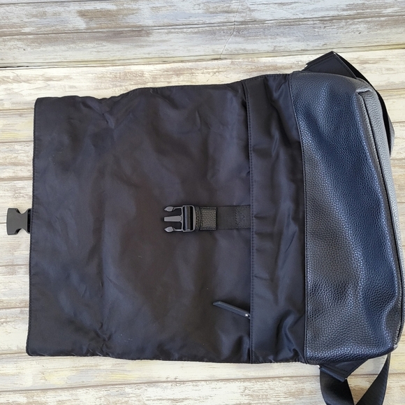 Nautica Black Foldover Large Backpack Bag Adjustable Straps Zip Pocket Buckle - Picture 5 of 11